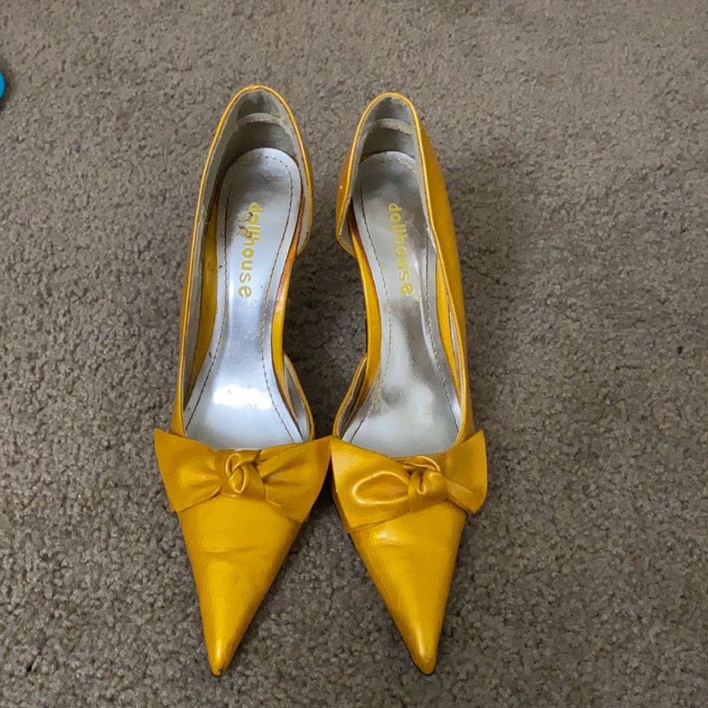 Yellow patent leather heels size 6